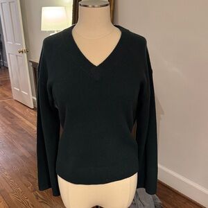 Like New - Alex Mill cashmere V-Neck hunter green sweater